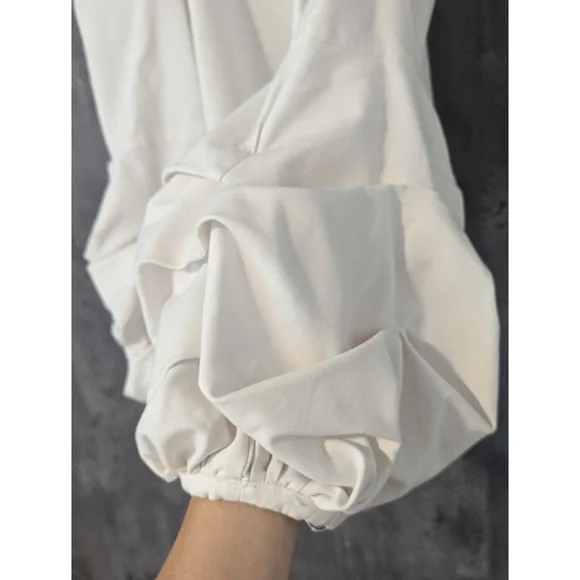 Women cream Forever 21 Top with ruffle sleeves - Picture 4 of 9